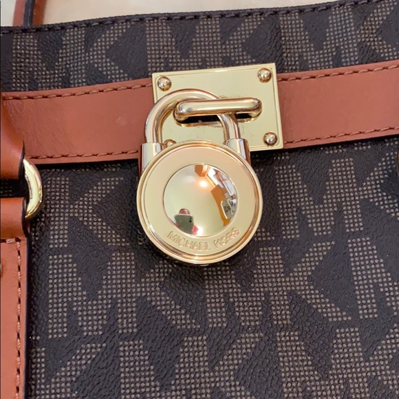Michael Kors Hamilton Medium Logo 💕 - Picture 6 of 13
